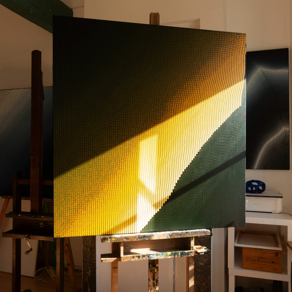 Lumière du jour sur toile et ombre portée sur toile.