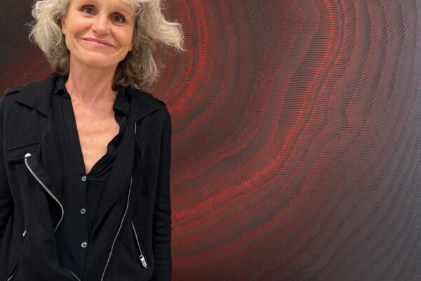 IMG_5432 io devant Indigo rouge 012025 135 x 135 cm